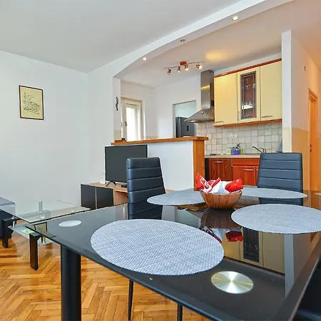 2288 Apartment *